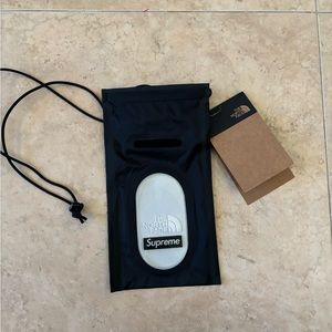 Supreme The North Face Summit Series Outer Tape Seam Neck Pouch Black